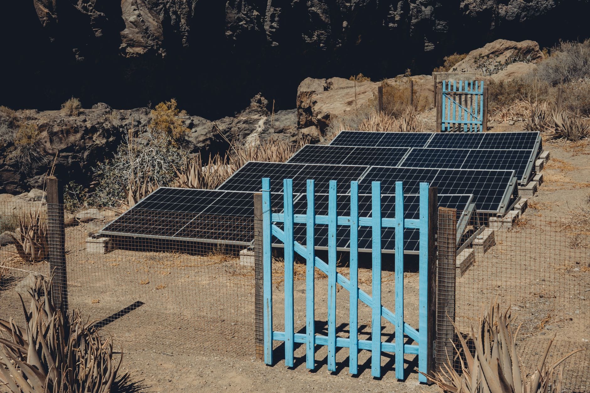 Off-Grid Heating That Won't Kill You: Wood Stoves and Rocket Mass Heaters Explained